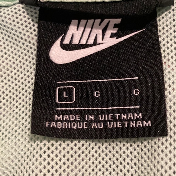 Floral Nike Windbreaker - Picture 3 of 4